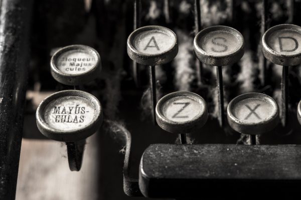 typewriter-5065594_1920